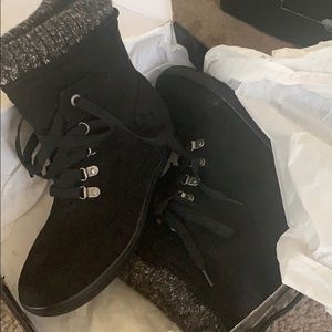 Size 10 black and grey boots